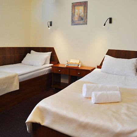 Hotel Tirest Гребишев Экстерьер фото